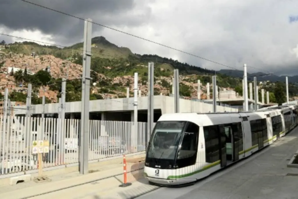 Apartamento Cerca Mall La Central Y Estacion Tranvia Medellín 0*,