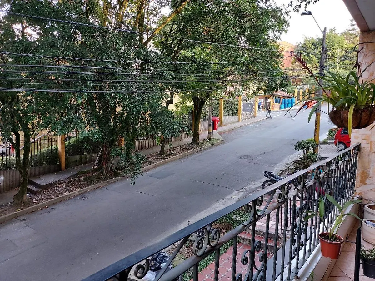 Apartamento Cerca Mall La Central Y Estacion Tranvia Medellín 0*,  Kolombiya