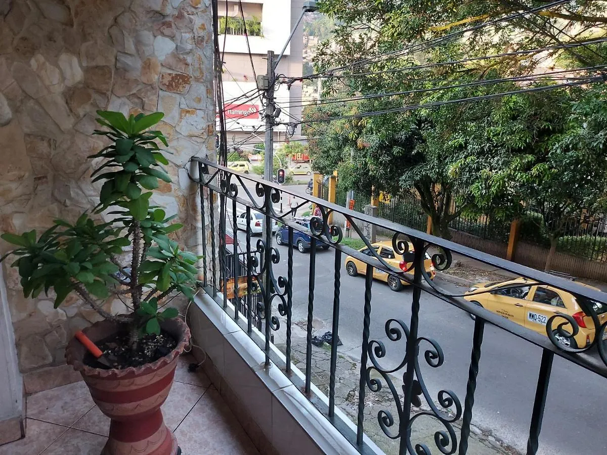 Apartamento Cerca Mall La Central Y Estacion Tranvia メデジン アパート